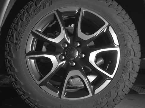 Used 2025 Jeep Compass Trailhawk image 14