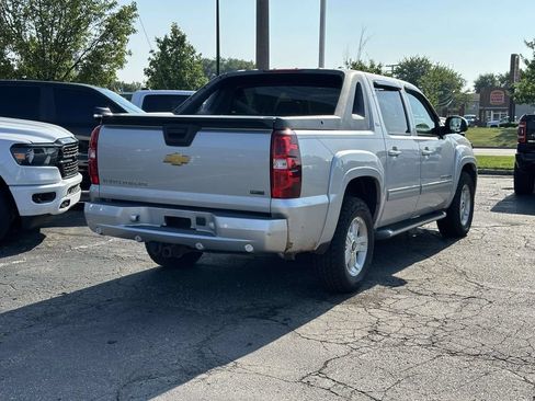Used 2010 Chevrolet Avalanche LT w/ Luxury Package AWD/4WD image 4