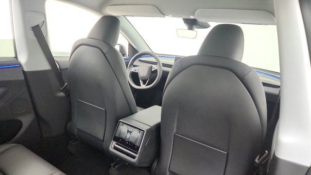 Used 2026 Tesla Model Y AWD image 36