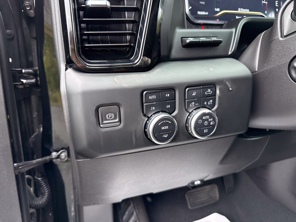 Used 2024 GMC Sierra 1500 AT4 w/ Technology Package AWD/4WD image 11