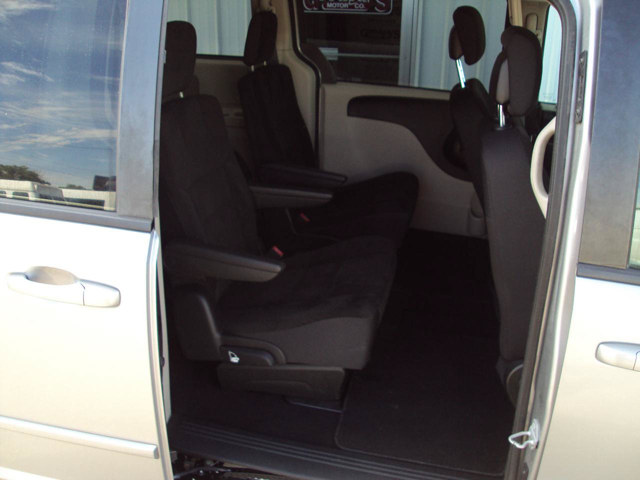 Used 2017 Dodge Grand Caravan SE w/ Power Window Group FWD image 11