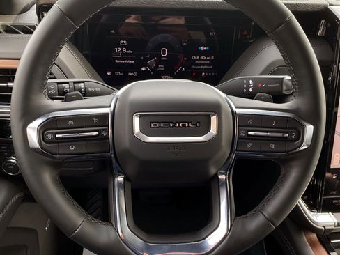 Used 2025 GMC Yukon Denali image 22