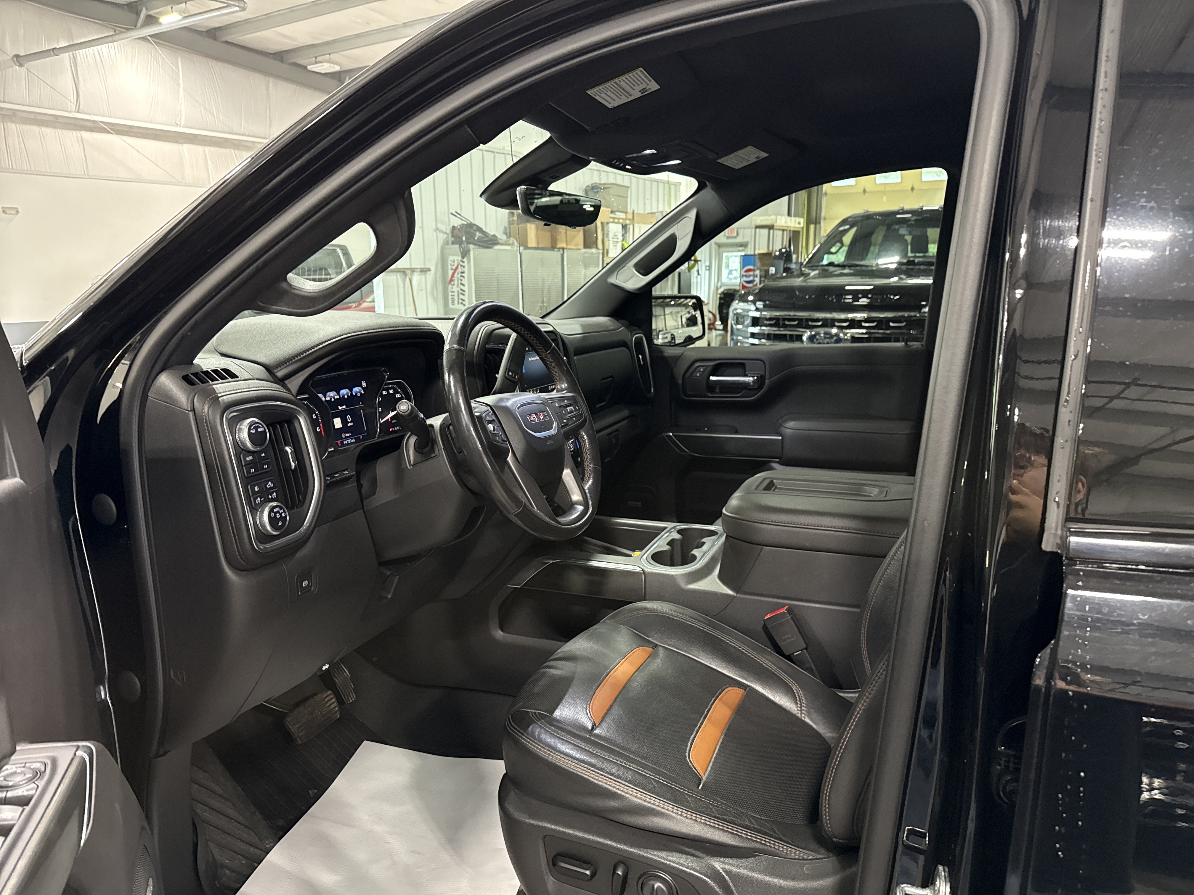 Used 2020 GMC Sierra 1500 AT4 w/ AT4 Premium Package AWD/4WD image 7