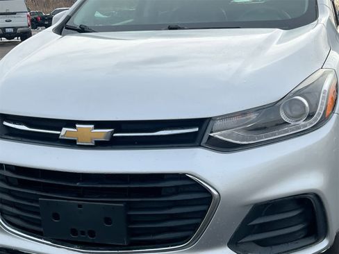Used 2017 Chevrolet Trax LT w/ LT Convenience Package image 11