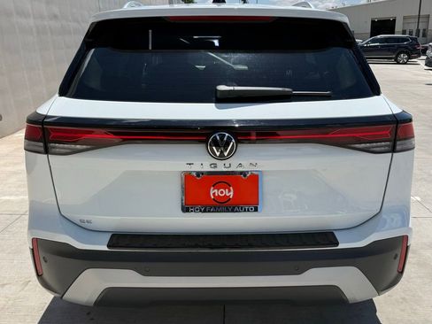 Certified 2025 Volkswagen Tiguan SE FWD image 7