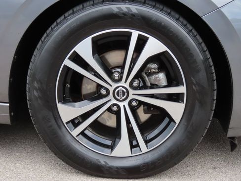 Used 2023 Nissan Sentra SV FWD image 17