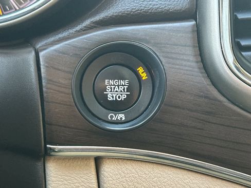 Used 2017 Jeep Grand Cherokee Overland w/ Jeep Active Safety Group image 22