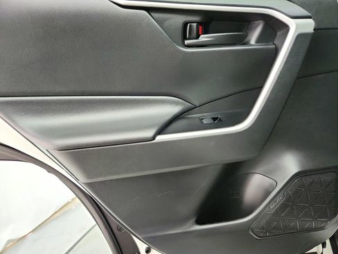 Used 2021 Toyota RAV4 LE AWD/4WD image 23