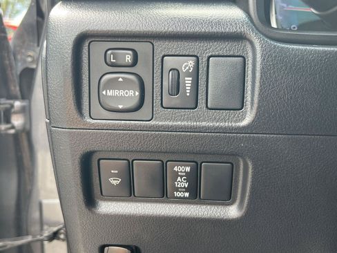 Used 2017 Toyota 4Runner SR5 AWD/4WD image 31
