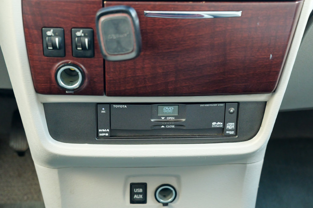 Used 2011 Toyota Sienna XLE w/ Premium Pkg FWD image 47