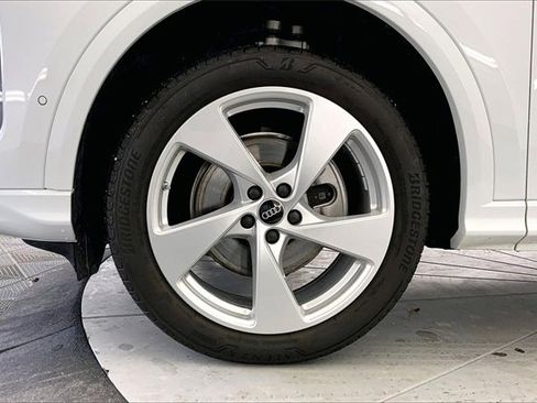 Certified 2025 Audi Q5 2.0T Premium Plus w/ Premium Plus image 9