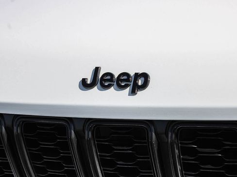Used 2024 Jeep Grand Cherokee L Laredo image 11
