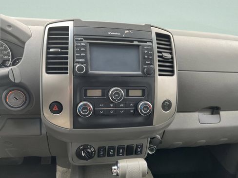 Used 2015 Nissan Frontier SL AWD/4WD image 13