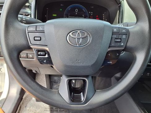 Used 2025 Toyota Camry LE image 16