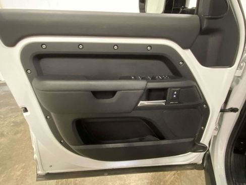 Used 2025 Land Rover Defender 110 S image 12
