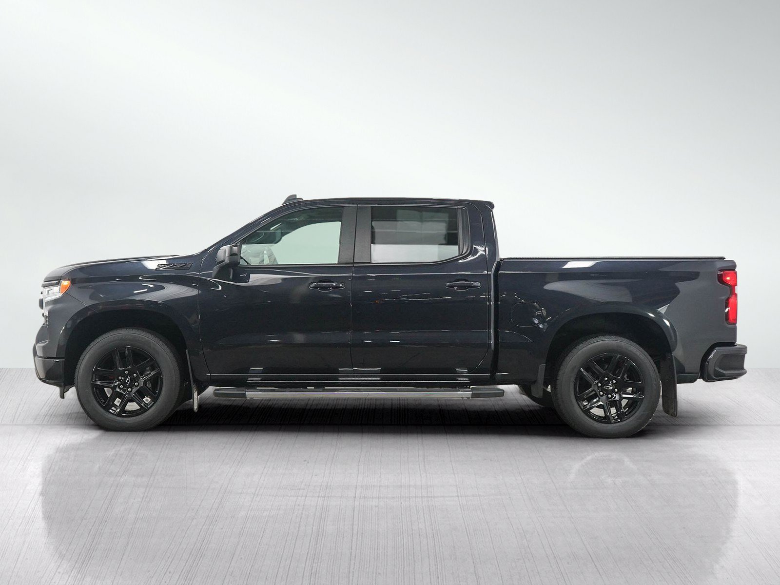Used 2023 Chevrolet Silverado 1500 RST AWD/4WD image 2