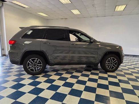 Used 2019 Jeep Grand Cherokee Trailhawk AWD/4WD image 9