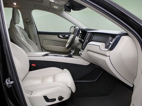 Certified 2021 Volvo XC60 T5 Inscription w/ Advanced Package image 25