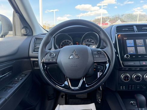 Used 2025 Mitsubishi Outlander Sport AWD image 15