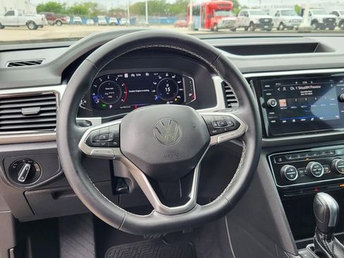 Used 2022 Volkswagen Atlas SEL AWD/4WD image 4
