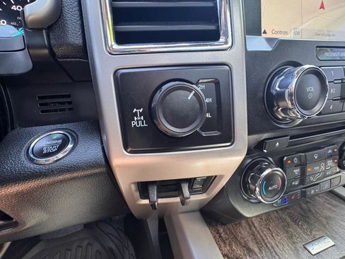 Used 2018 Ford F250 Lariat w/ Lariat Ultimate Package AWD/4WD image 25