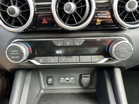 Used 2024 Nissan Sentra SR w/ SR Premium Package FWD image 25