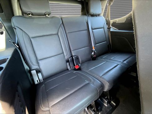 Used 2023 Chevrolet Tahoe Z71 w/ Luxury Package AWD/4WD image 17