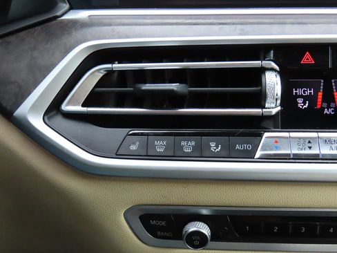 Used 2022 BMW X5 xDrive40i w/ Premium Package image 28