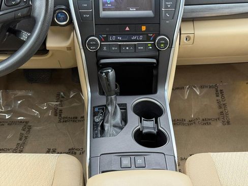 Used 2017 Toyota Camry LE FWD image 18