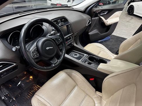 Used 2017 Jaguar F-PACE Prestige image 31