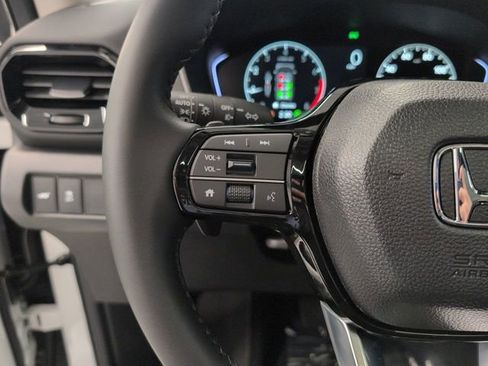 New 2025 Honda Pilot Touring image 12