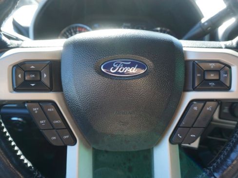Used 2022 Ford F350 Lariat image 19