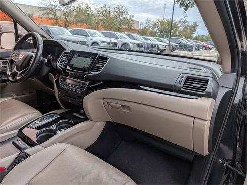 Used 2019 Honda Pilot Elite image 17