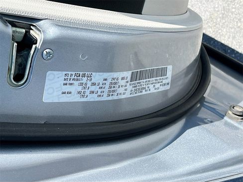 Used 2018 Chrysler Pacifica Touring-L image 32