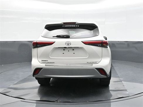 Certified 2021 Toyota Highlander Platinum image 11