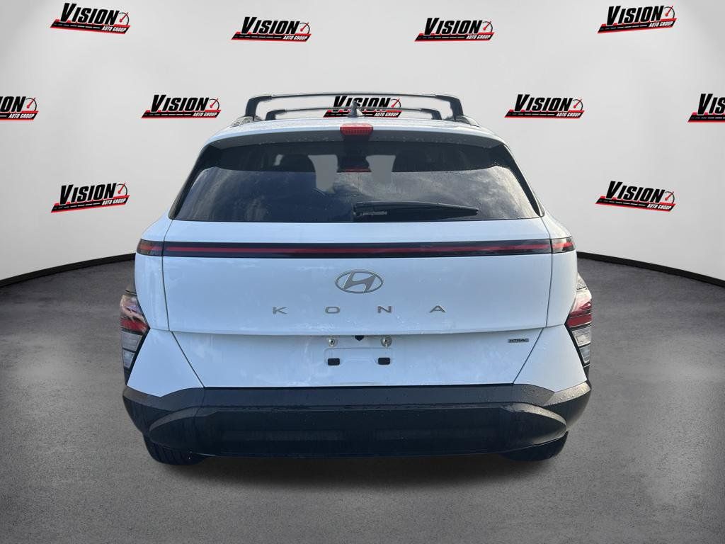 Certified 2025 Hyundai Kona SEL AWD/4WD image 4