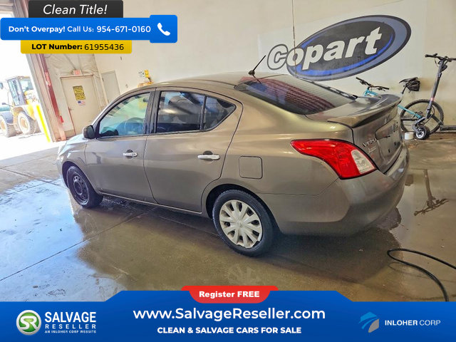 Used 2013 Nissan Versa SV FWD image 3