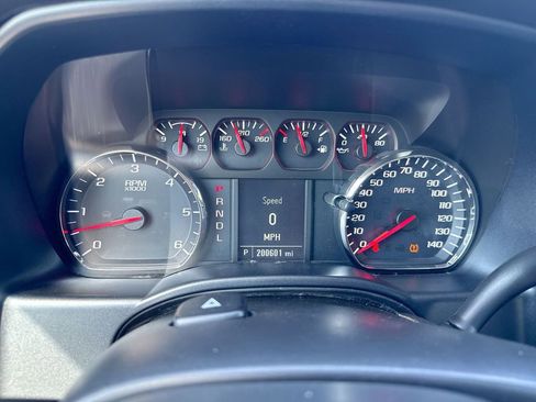 Used 2017 Chevrolet Silverado 1500 Custom w/ Custom Convenience Package RWD image 12