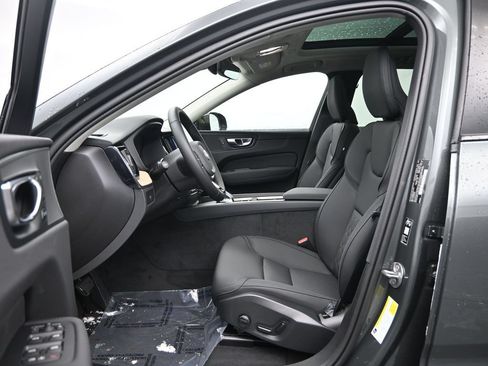 New 2026 Volvo XC60 B5 Core w/ Protection Package Premier AWD/4WD image 17