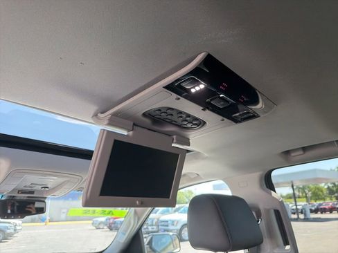 Used 2018 Chevrolet Tahoe Premier AWD/4WD image 15
