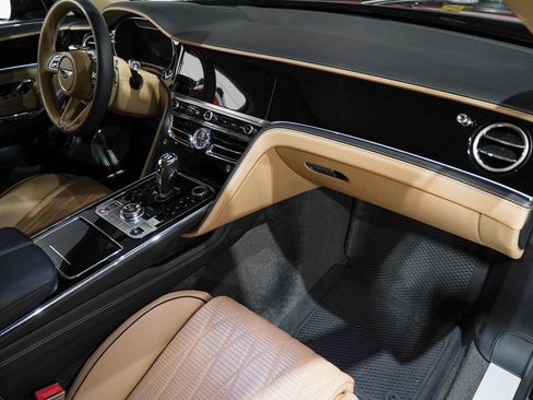 Used 2022 Bentley Flying Spur V8 image 14