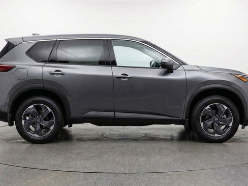 Used 2025 Nissan Rogue SV image 11