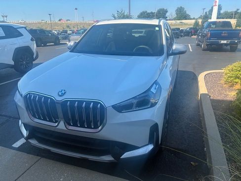 Used 2023 BMW X1 xDrive28i w/ Convenience Package AWD/4WD image 2