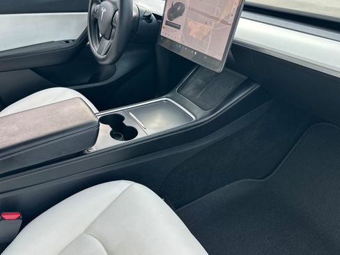 Used 2021 Tesla Model Y Long Range image 13