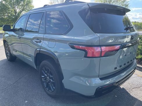 Used 2024 Toyota Sequoia Platinum image 7