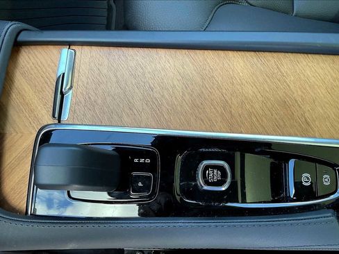 Used 2025 Volvo XC90 B5 Plus w/ Protection Package Premier image 20