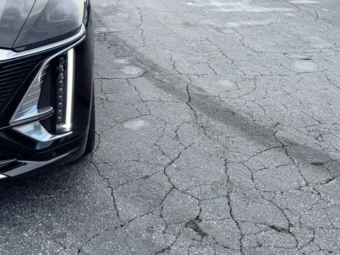 Used 2025 Cadillac Lyriq Luxury RWD image 10