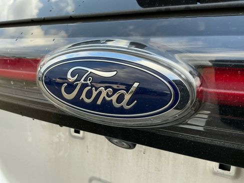 Used 2017 Ford Edge Titanium image 16