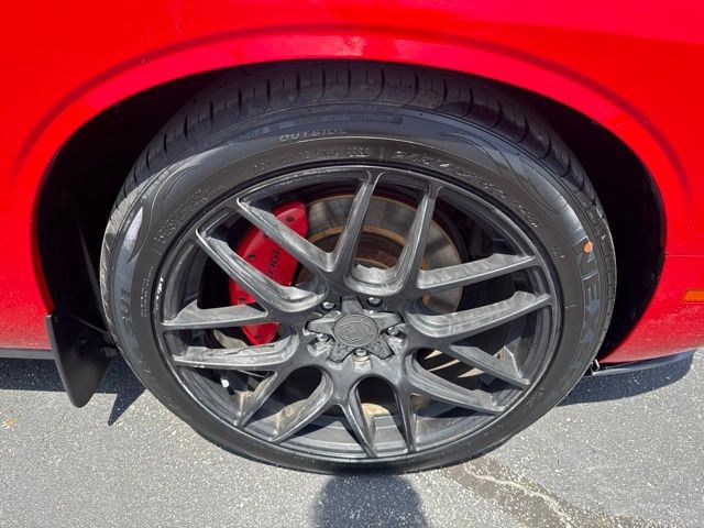 Used 2015 Dodge Challenger R/T Plus RWD image 13