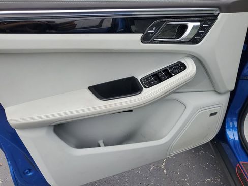 Used 2021 Porsche Macan S image 24